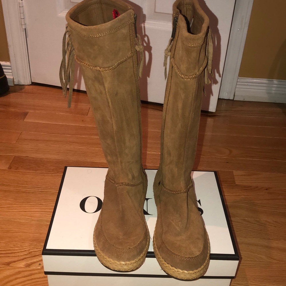 Brand New Moccasin style Ugg boots (New without box)